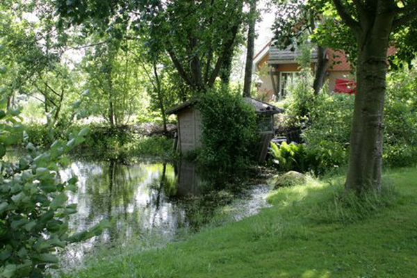 Das Hochwasser der Schwentine im Juni 2013 erreicht nun auch die ersten Schuppen.